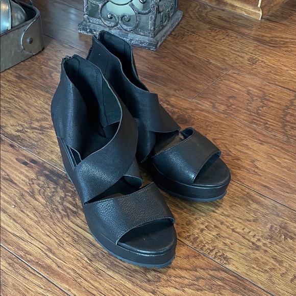 Eileen Fischer Witty Crisscross Wedge Leather Sandal Black Size 7 - Picture 2 of 9